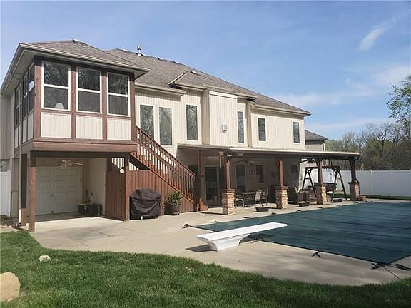 3rd image of 1608 NW Hedgewood Dr