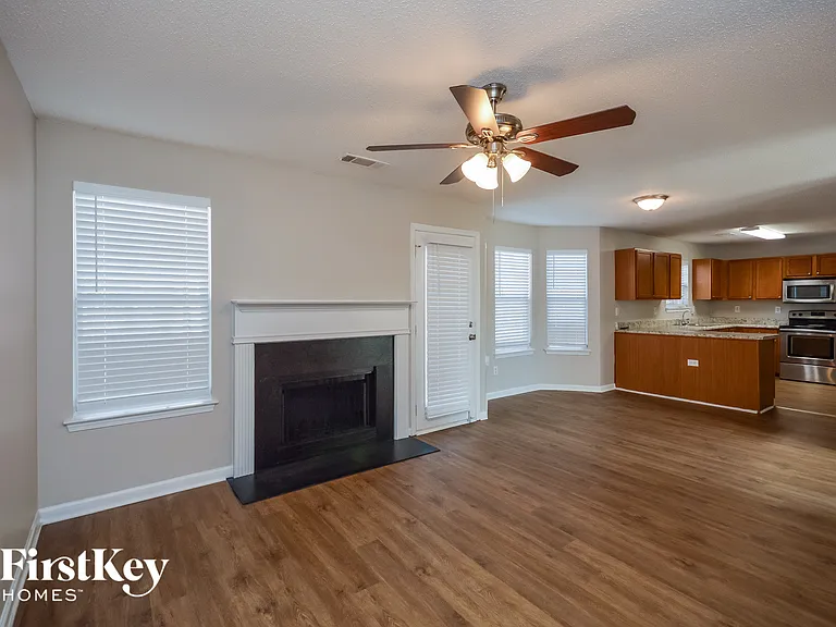 103 Ashtonbrook Dr — Photo 2