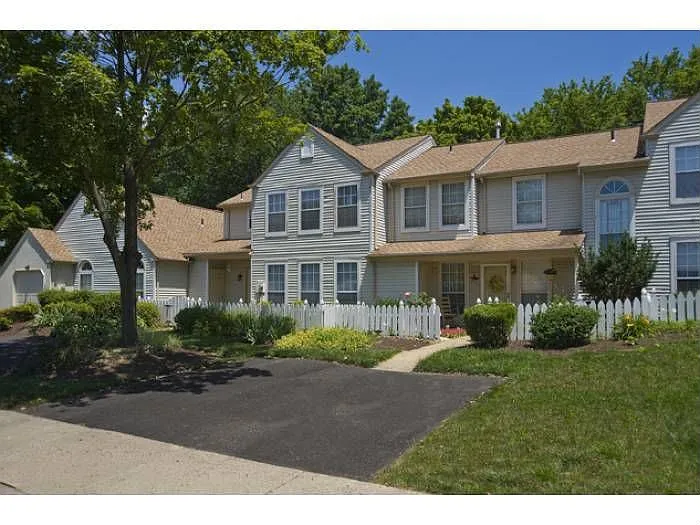 1724 McNelis Dr photo 1