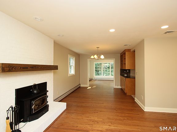 5th image of 325 Manley Heights Road