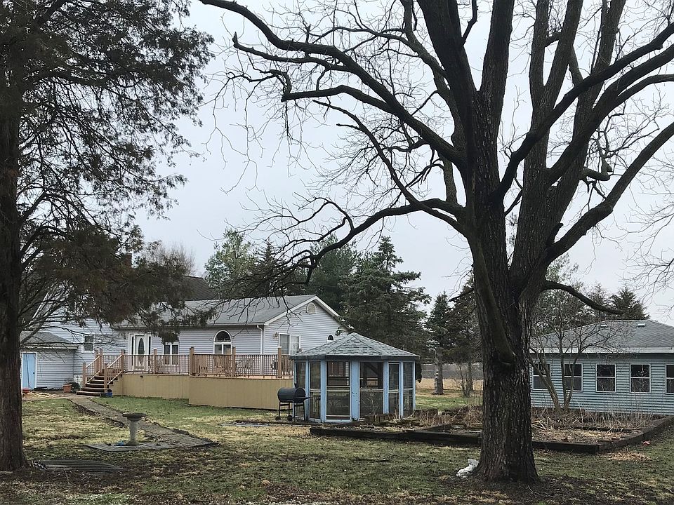 1st image of 105 W Lincoln St