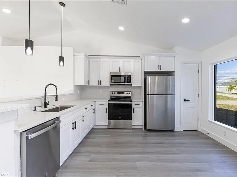 1230 NW 13th Ave — Photo 16