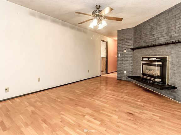 5th image of 6106 E N Street