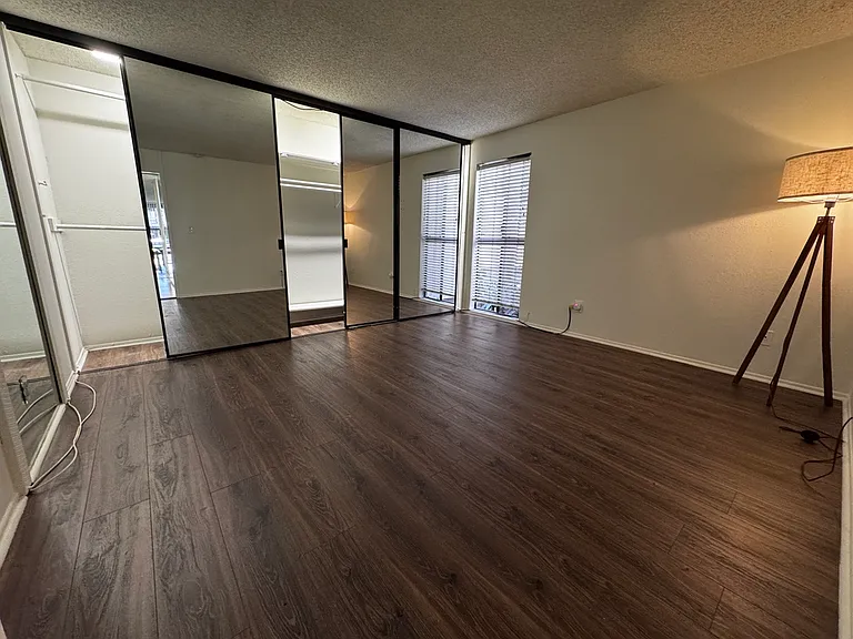 6112 Marina Pacifica Dr S — Photo 29