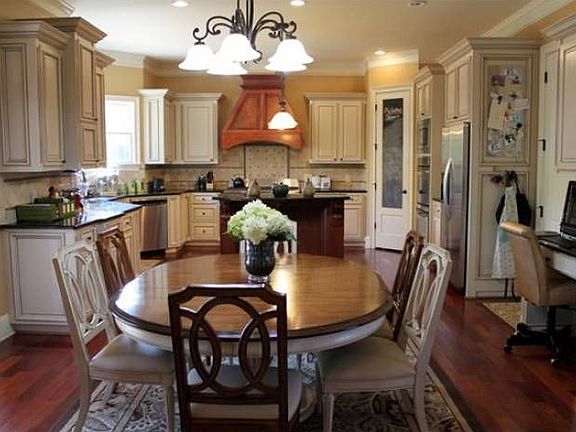 Huge Chef's Kitchen