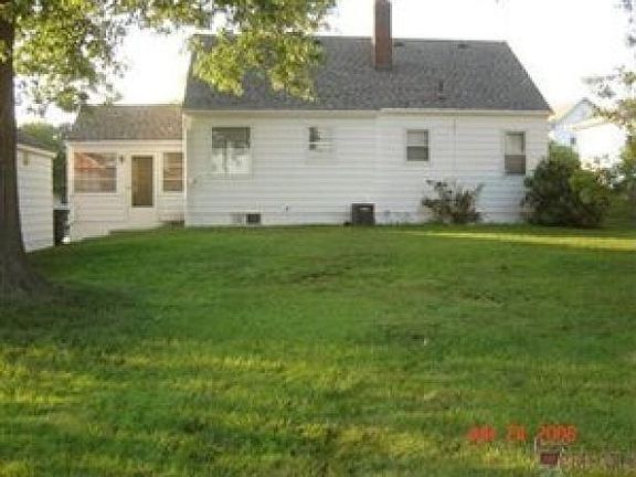 4th image of 304 Selden Ave
