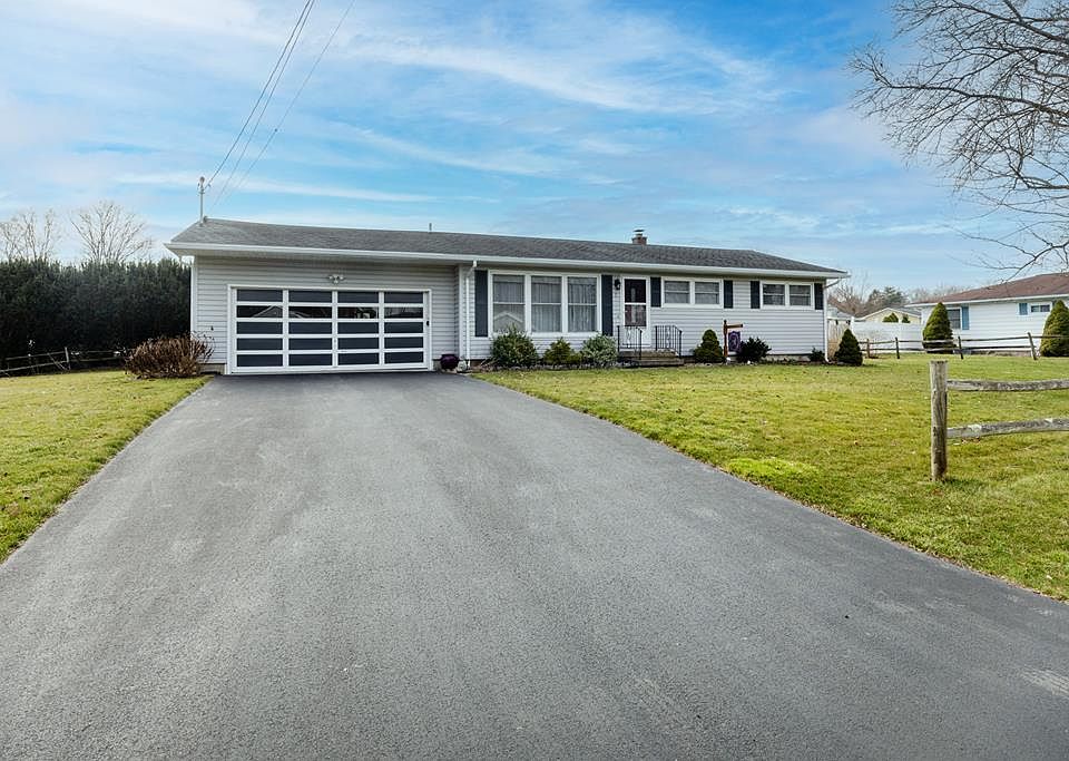 1st image of 7 Pine Cir
