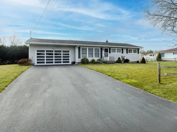 7 Pine Cir, Horseheads, NY 14845