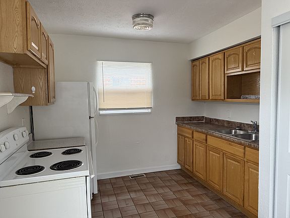 5th image of 125 Kelly Ave APT 2