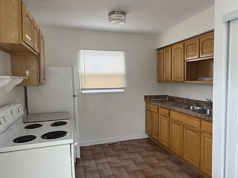 125 Kelly Ave #3 — Photo 8