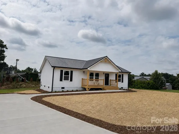2059 Bailey Dr, Hickory, NC 28601