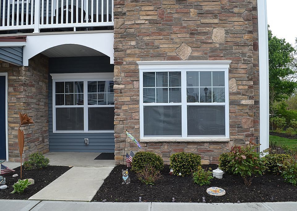 1st image of 162 Rosebud Ct