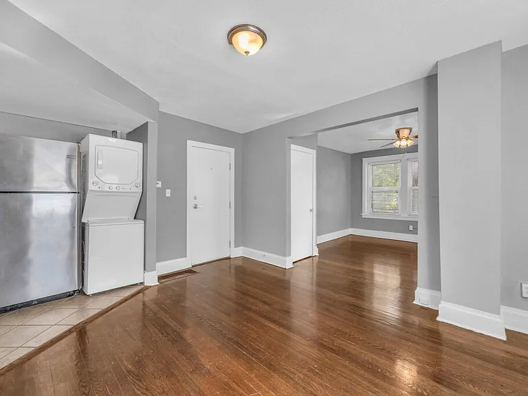 4226 Locust St — Photo 10