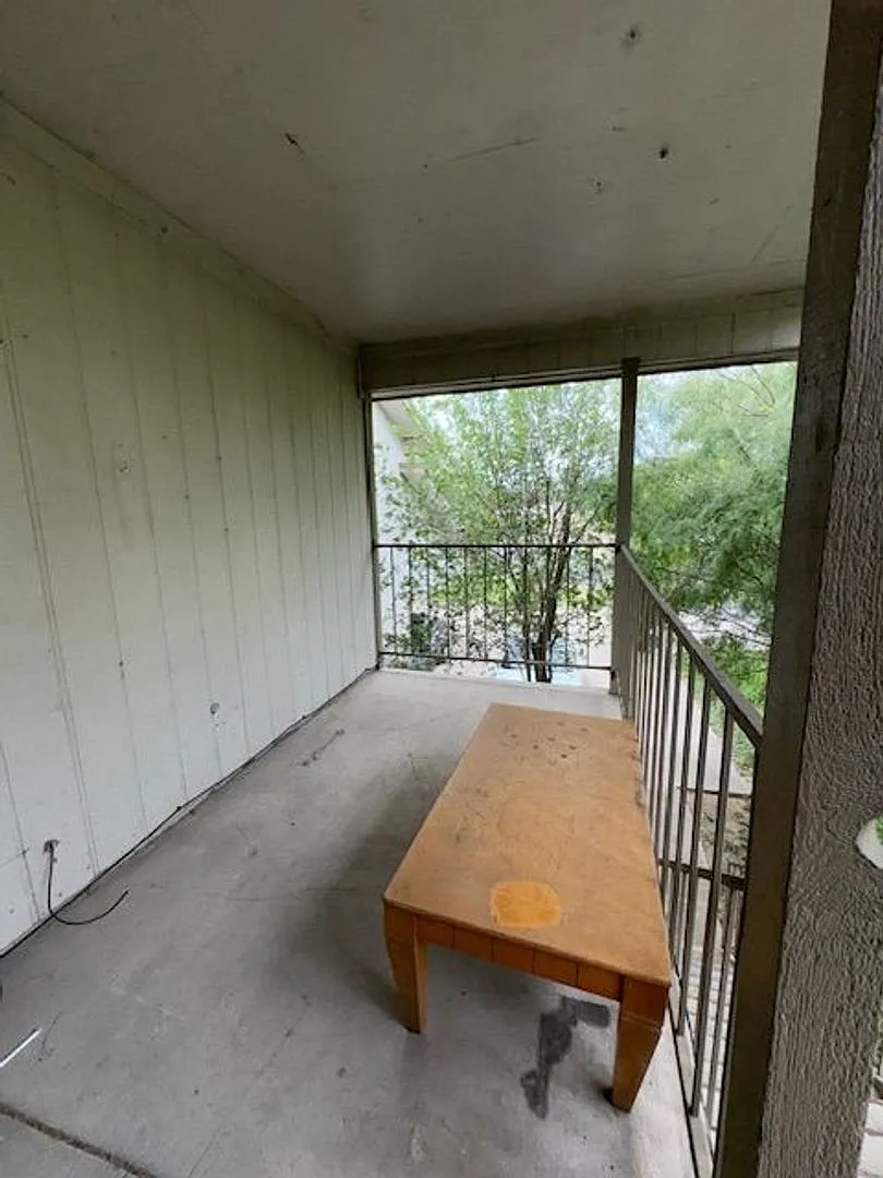 Building Photo - 4250 Calallen Dr #3