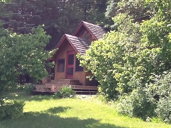 Screened cottage/studio building