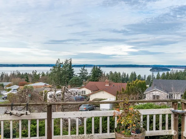675 Island View Drive, Camano Island, WA 98282