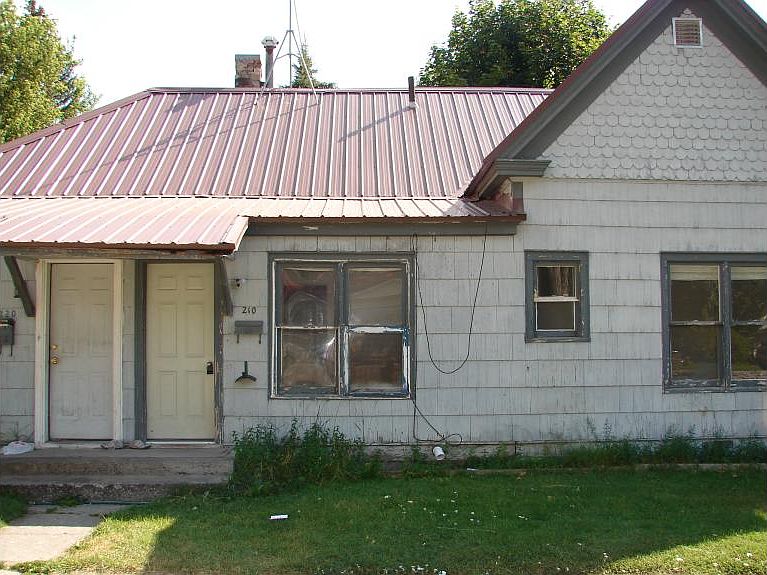 1st image of 210 Cedar St