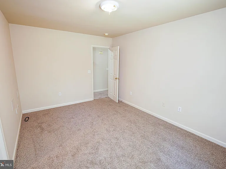 935 Queen Ave — Photo 23