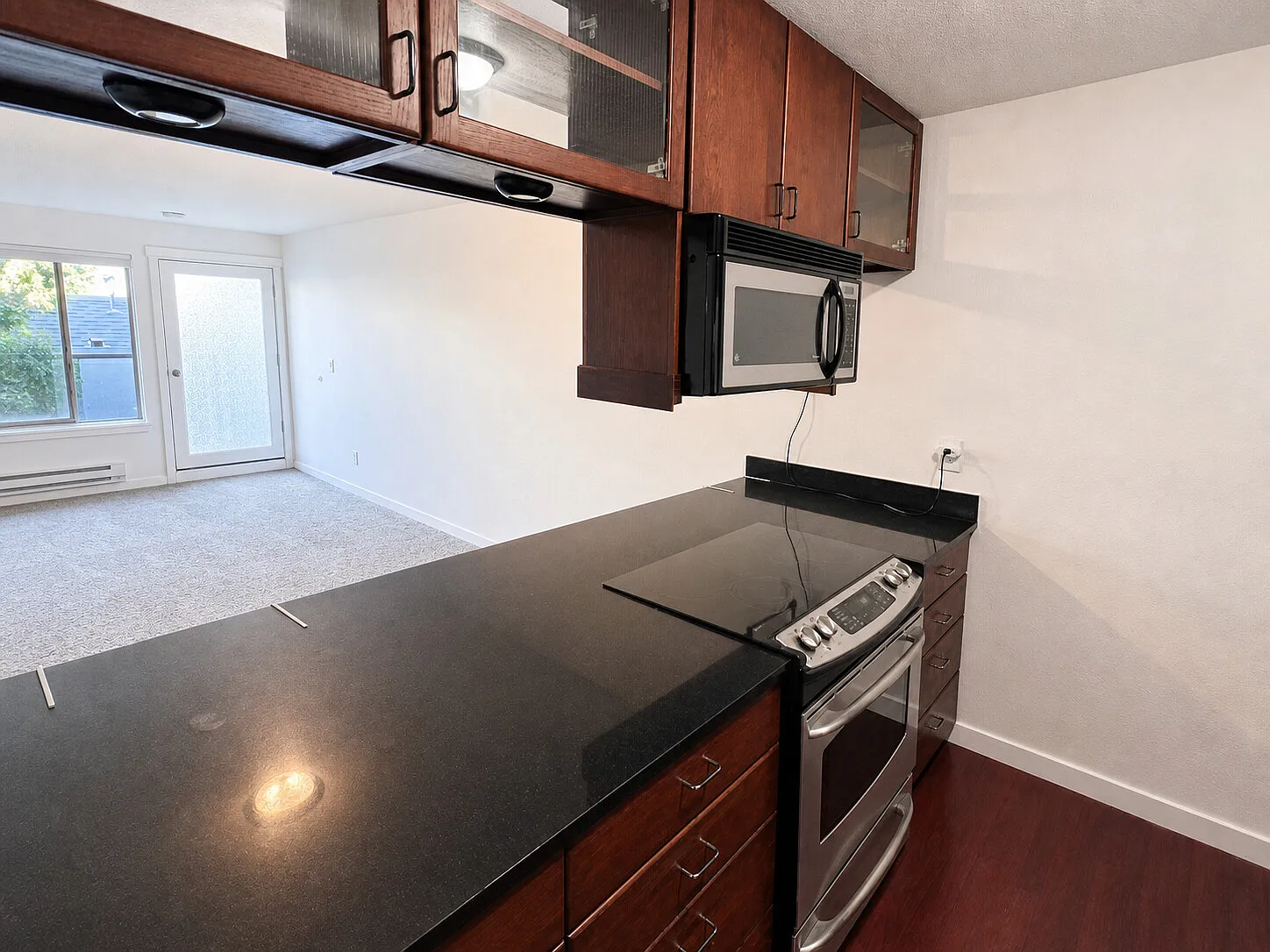 1 bed, 739 sqft, $1,950 — Photo 3