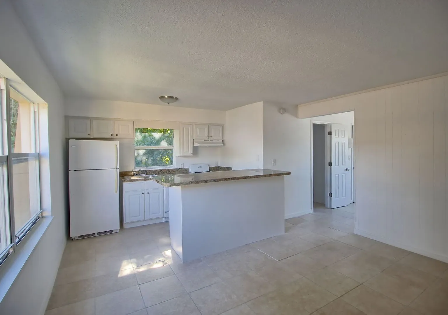 Hamilton House Apartments — Photo 4