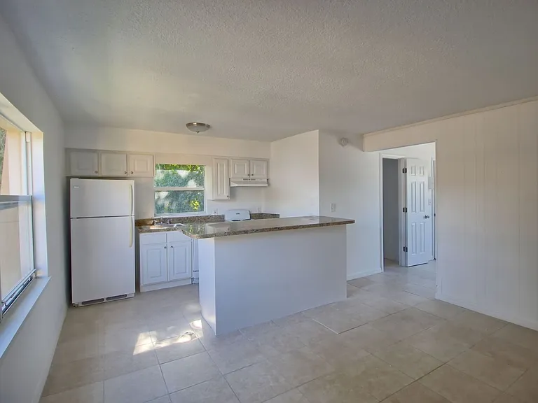Hamilton House Apartments — Photo 4