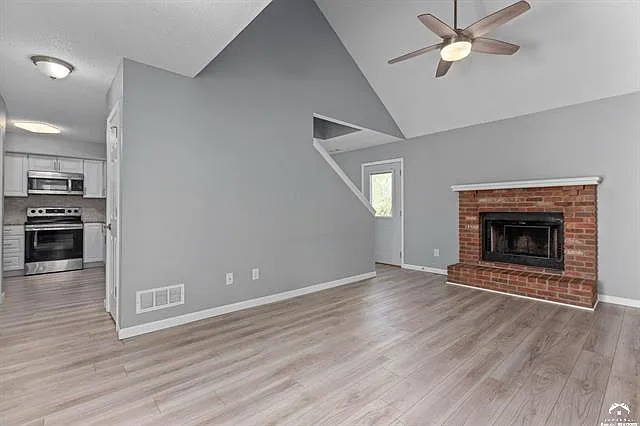 3 bed, 2.5 bath, 1236 sqft, $1,900 — Photo 2