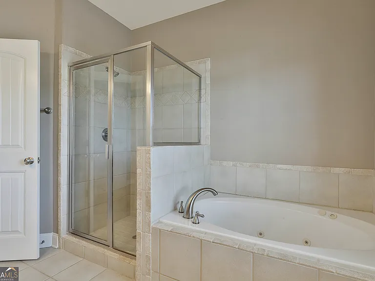 803 Lexington Vlg — Photo 22