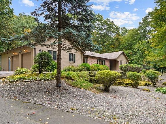 4th image of 215 Knollridge Dr