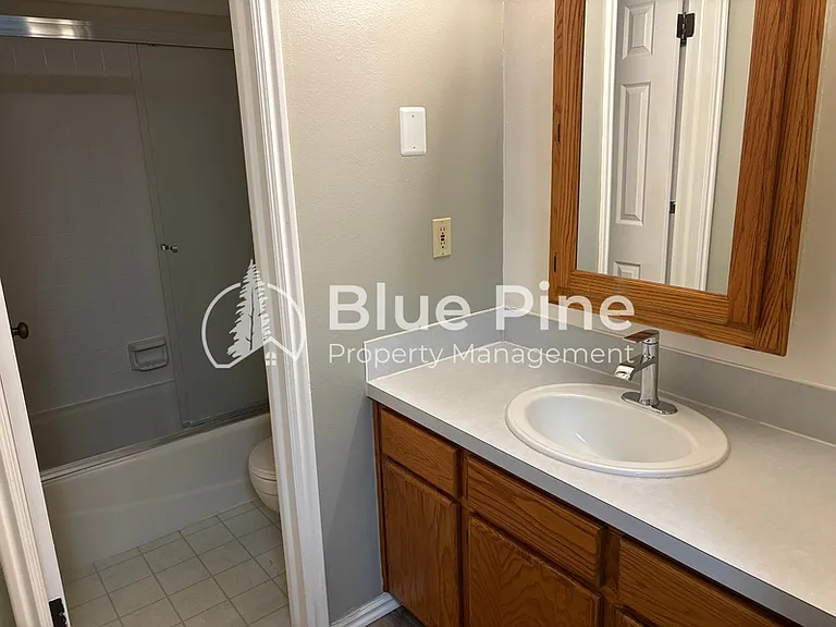 1916-1930 Henryanna Ave #1926 — Photo 6