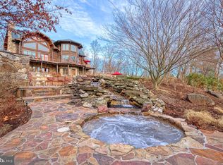 610 Pin Oak Rd, Paw Paw, WV 25434