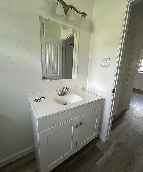 1724 NW 49th St — Photo 9