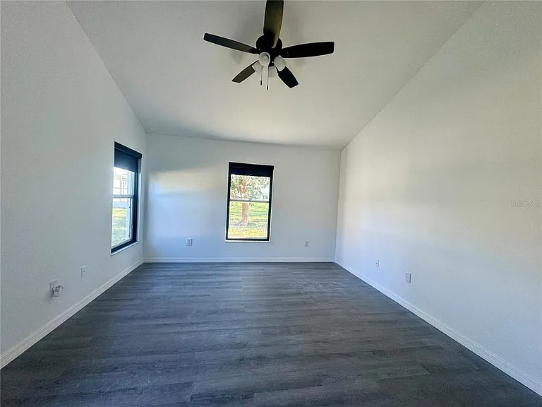 215 Hollowbrook Cir — Photo 7
