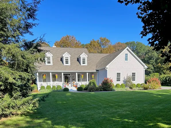 8 Tamanny Trail, Danbury, CT 06811