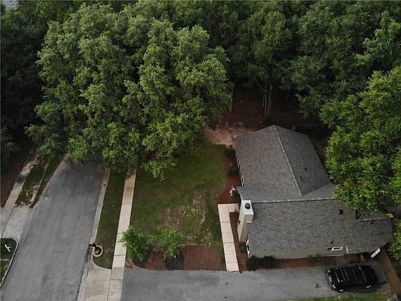 5th image of 2137 Woodlea Dr W