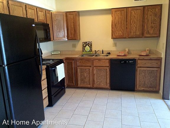 3rd image of 5708 Outlook St APT 205