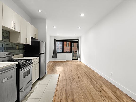 5th image of 207 E 37th St APT 3e