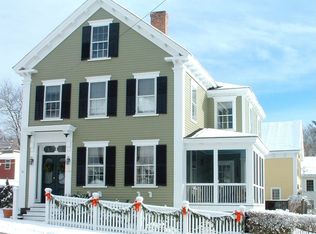 1 Rocky Hill Rd, Amesbury, MA 01913