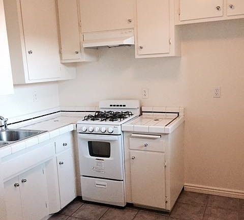 3rd image of 761 E Orange Grove Blvd APT 14