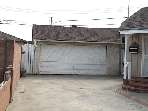 Room for 2 cars parked off-street