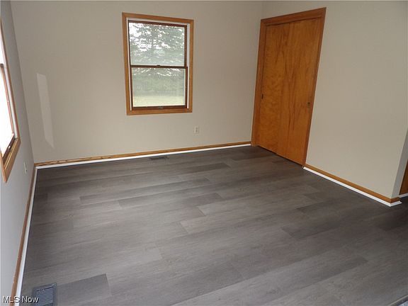 4th image of 1648 Hagey Dr