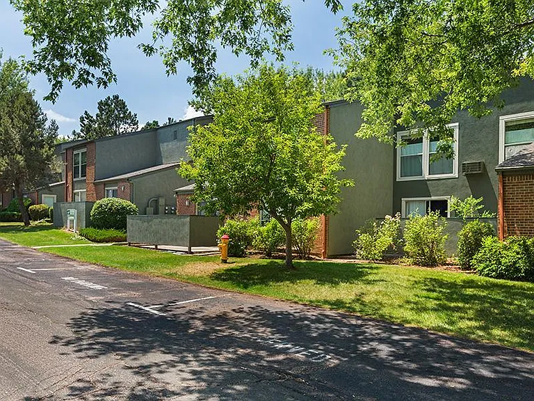 25 Broadmoor — Photo 33