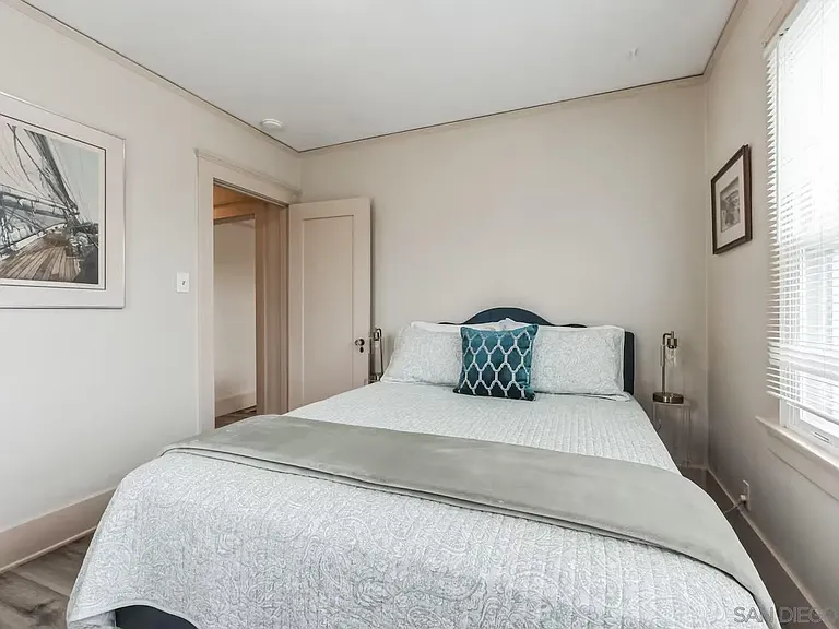 2147 Guizot St — Photo 10