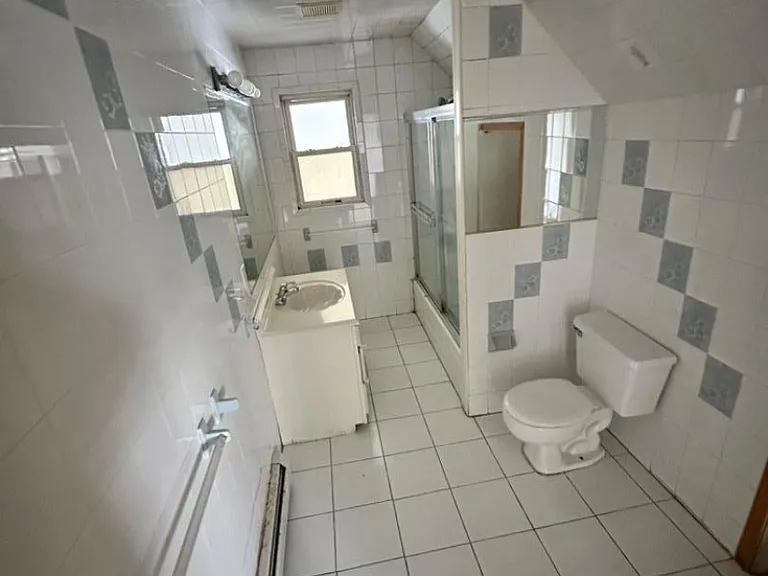 136 Marshall St — Photo 3