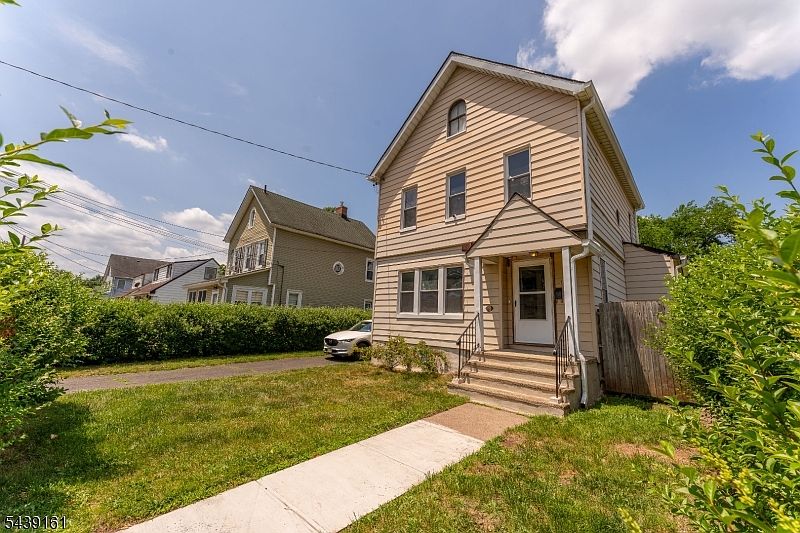 1st image of 1132 W 3Rd St