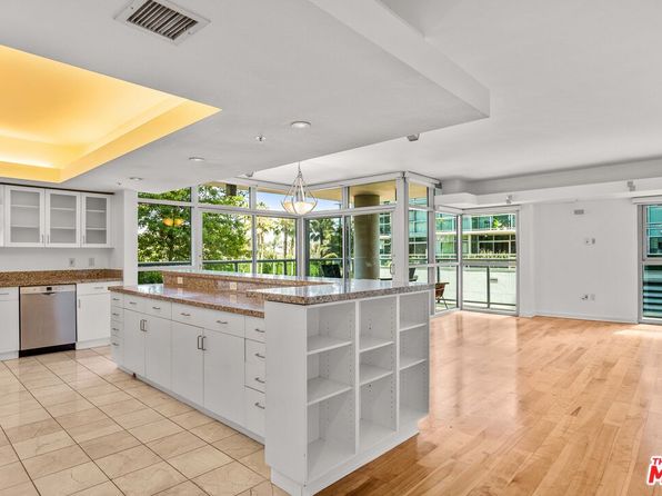 13700 Marina Pointe Dr Unit 324