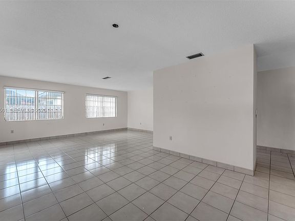 5th image of 10842 SW 33rd St