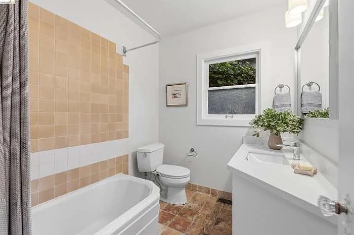 6233 Thornhill Dr — Photo 11