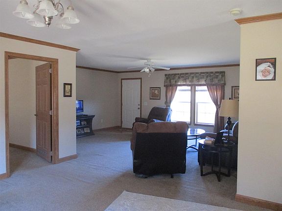 5th image of 9 Cecil Dixon Ln