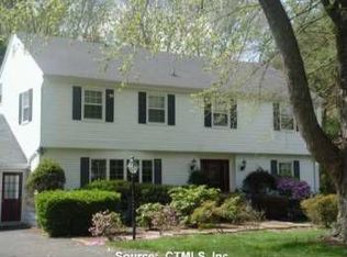 1 Forest Glen Dr, Woodbridge, CT 06525