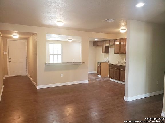 4th image of 219 Ryan Dr